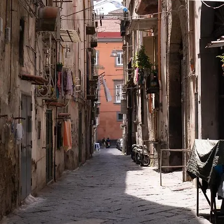 Casa Amato_2_regina Giovanna * Nápoles